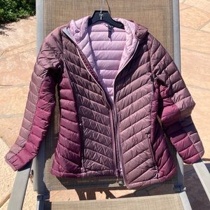 Mountain Hardware Purple Puffer with hood - Medium
